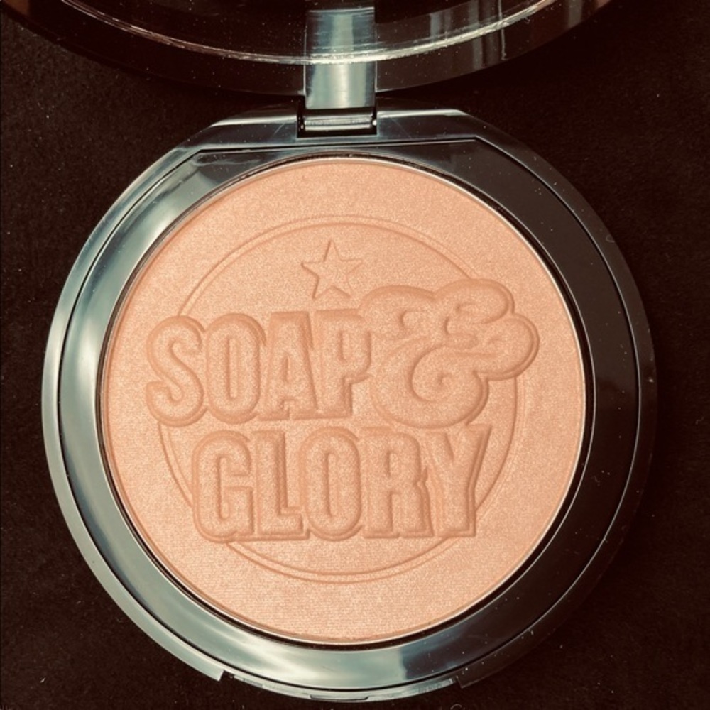 NWT Soap & Glory Glow All Out Luminizing Face Powder